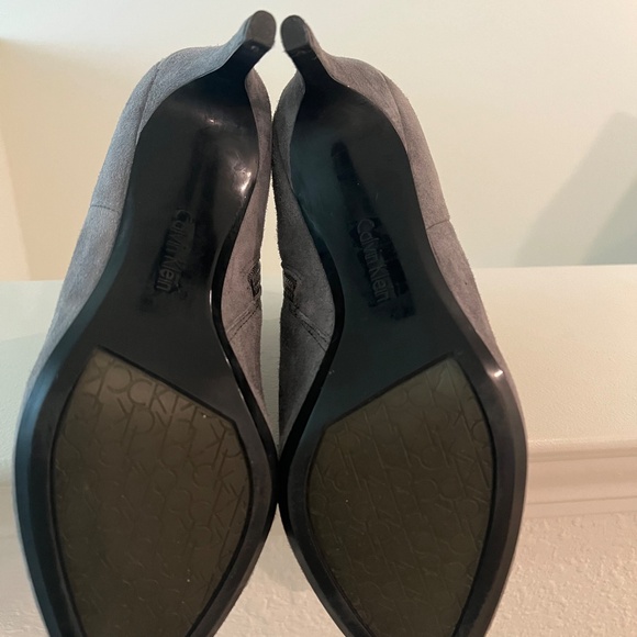 Calvin Klein Grey Suede Ankle Boots - Size 7 - Picture 6 of 6